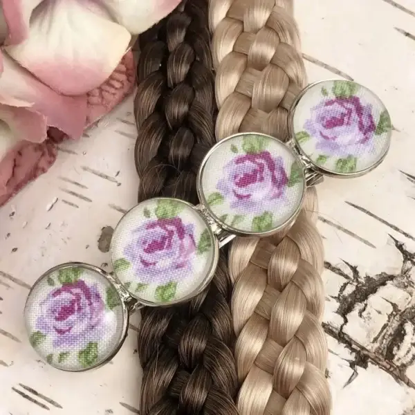 Trachten-Haarspange für Damen mit Rosen in lila – Bild 1 – Chiemgauer Heimatwerk Trachten-Onlineshop Trachten-Haarspange für Damen mit Rosen in lila - Bild 1 - Chiemgauer Heimatwerk Trachten-Onlineshop