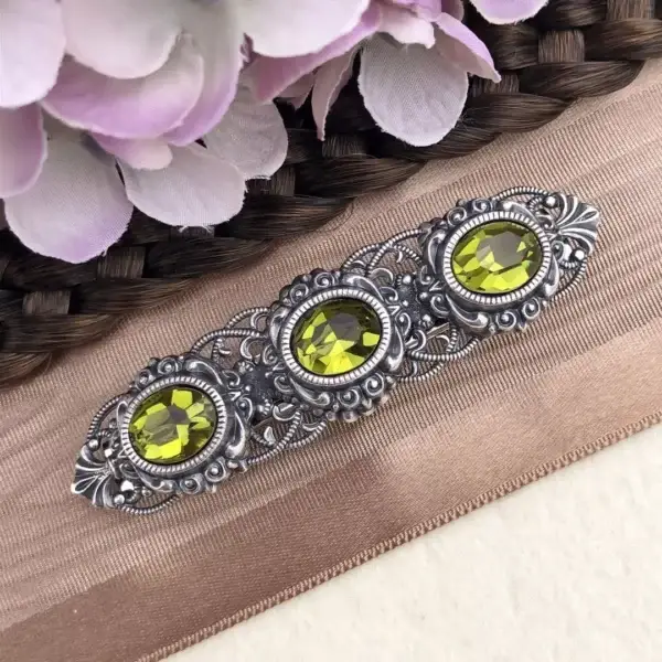 Trachten-Haarspange mit Swarovski Steinen No. 10 – Bild 1 – Chiemgauer Heimatwerk Trachten-Onlineshop Trachten-Haarspange mit Swarovski Steinen No. 10 - Bild 1 - Chiemgauer Heimatwerk Trachten-Onlineshop