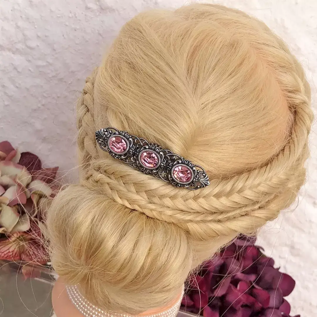 Trachten-Haarspange mit Swarovski Steinen No. 11 – Bild 12 – Chiemgauer Heimatwerk Trachten-Onlineshop Trachten-Haarspange mit Swarovski Steinen No. 11 - Bild 12 - Chiemgauer Heimatwerk Trachten-Onlineshop