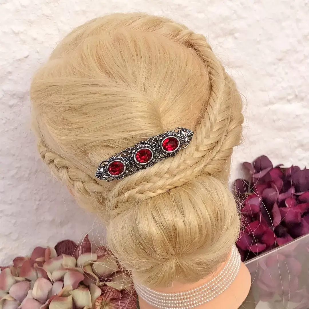 Trachten-Haarspange mit Swarovski Steinen No. 12 – Bild 2 – Chiemgauer Heimatwerk Trachten-Onlineshop Trachten-Haarspange mit Swarovski Steinen No. 12 - Bild 2 - Chiemgauer Heimatwerk Trachten-Onlineshop