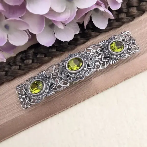Trachten-Haarspange mit Swarovski Steinen No. 13 – Bild 1 – Chiemgauer Heimatwerk Trachten-Onlineshop Trachten-Haarspange mit Swarovski Steinen No. 13 - Bild 1 - Chiemgauer Heimatwerk Trachten-Onlineshop