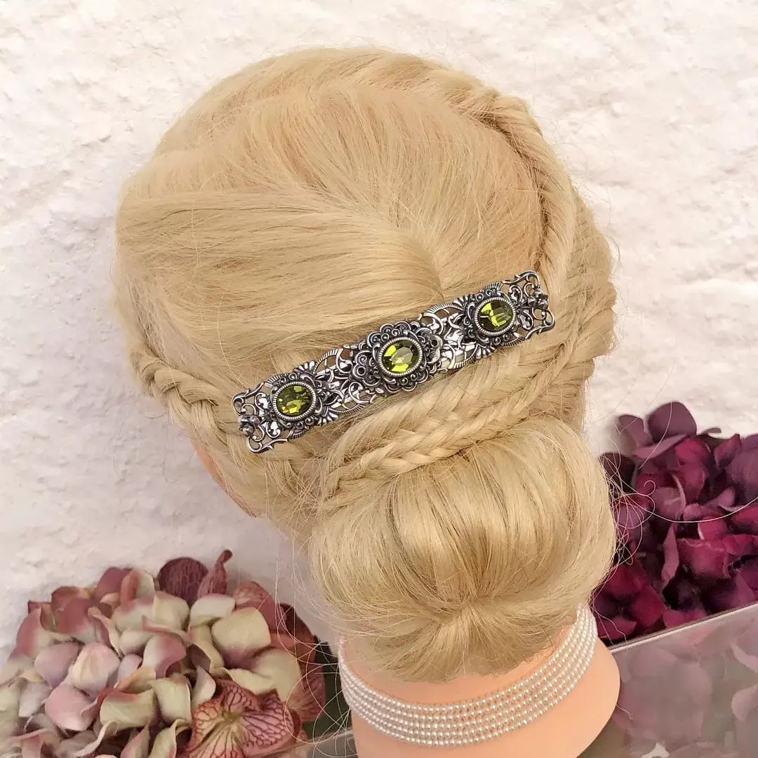 Trachten-Haarspange mit Swarovski Steinen No. 13 – Bild 2 – Chiemgauer Heimatwerk Trachten-Onlineshop Trachten-Haarspange mit Swarovski Steinen No. 13 - Bild 2 - Chiemgauer Heimatwerk Trachten-Onlineshop