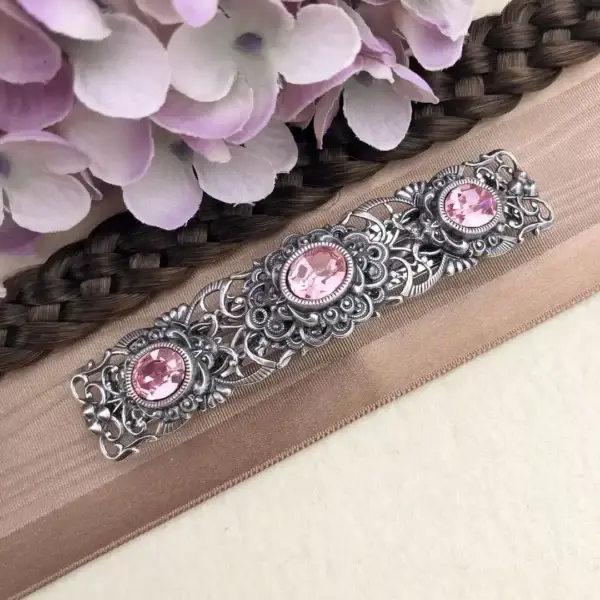 Trachten-Haarspange mit Swarovski Steinen No. 14 – Bild 1 – Chiemgauer Heimatwerk Trachten-Onlineshop Trachten-Haarspange mit Swarovski Steinen No. 14 - Bild 1 - Chiemgauer Heimatwerk Trachten-Onlineshop