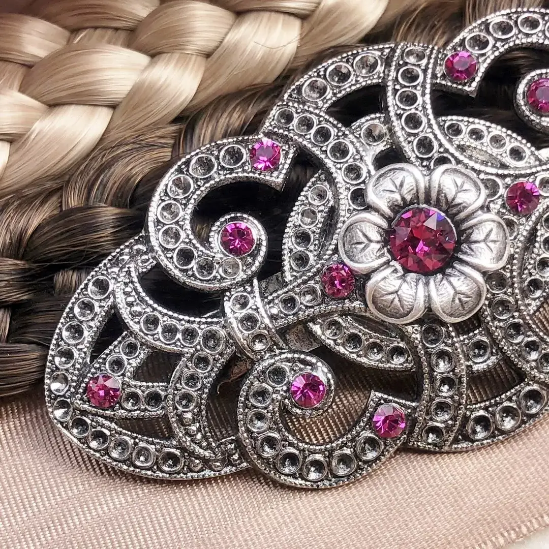 Trachten-Haarspange mit Swarovski Steinen No. 18 – Bild 7 – Chiemgauer Heimatwerk Trachten-Onlineshop Trachten-Haarspange mit Swarovski Steinen No. 18 - Bild 7 - Chiemgauer Heimatwerk Trachten-Onlineshop