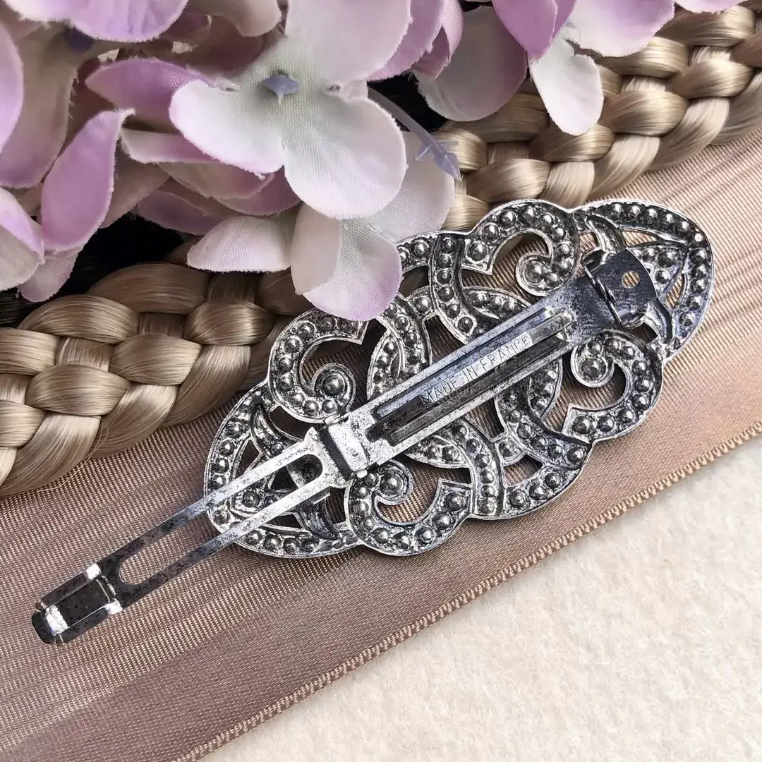 Trachten-Haarspange mit Swarovski Steinen No. 18 – Bild 9 – Chiemgauer Heimatwerk Trachten-Onlineshop Trachten-Haarspange mit Swarovski Steinen No. 18 - Bild 9 - Chiemgauer Heimatwerk Trachten-Onlineshop