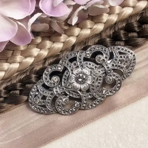 Trachten-Haarspange mit Swarovski Steinen No. 19 – Bild 1 – Chiemgauer Heimatwerk Trachten-Onlineshop Trachten-Haarspange mit Swarovski Steinen No. 19 - Bild 1 - Chiemgauer Heimatwerk Trachten-Onlineshop