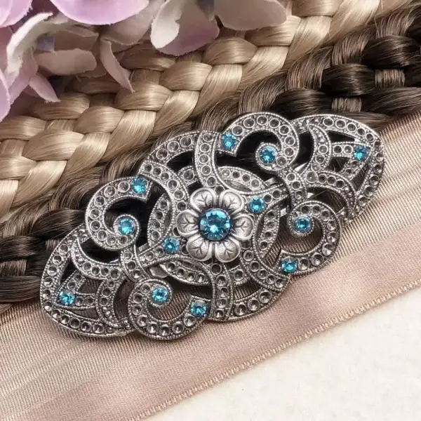 Trachten-Haarspange mit Swarovski Steinen No. 22 – Bild 1 – Chiemgauer Heimatwerk Trachten-Onlineshop Trachten-Haarspange mit Swarovski Steinen No. 22 - Bild 1 - Chiemgauer Heimatwerk Trachten-Onlineshop