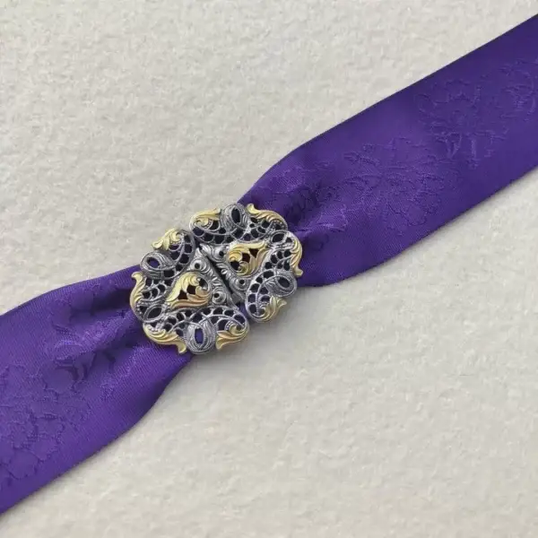 Trachtenband Ripsband in violett – Bild 1 – Chiemgauer Heimatwerk Trachten-Onlineshop Trachtenband Ripsband in violett - Bild 1 - Chiemgauer Heimatwerk Trachten-Onlineshop