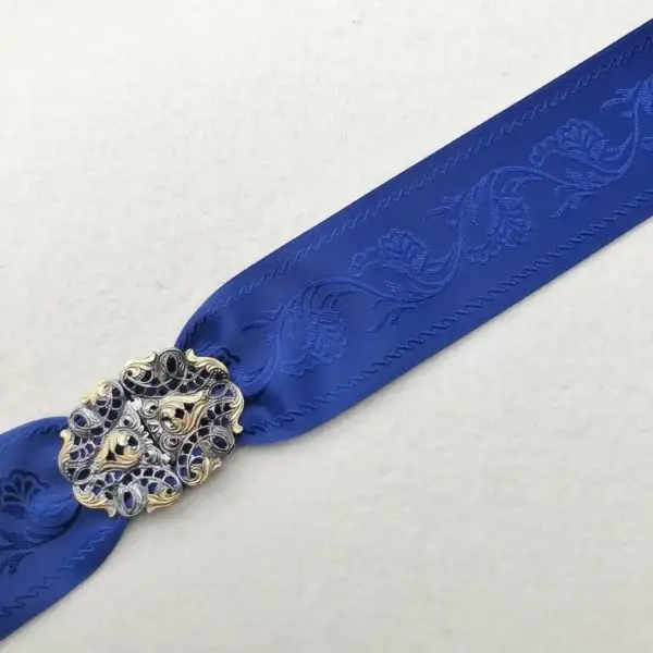 Trachtenband Schรผrzenband in blau – Bild 1 – Chiemgauer Heimatwerk Trachten-Onlineshop Trachtenband Schรผrzenband in blau - Bild 1 - Chiemgauer Heimatwerk Trachten-Onlineshop