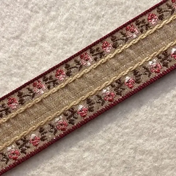Trachtenborte Brokatborte in beige No. 2 – Bild 1 – Chiemgauer Heimatwerk Trachten-Onlineshop Trachtenborte Brokatborte in beige No. 2 - Bild 1 - Chiemgauer Heimatwerk Trachten-Onlineshop