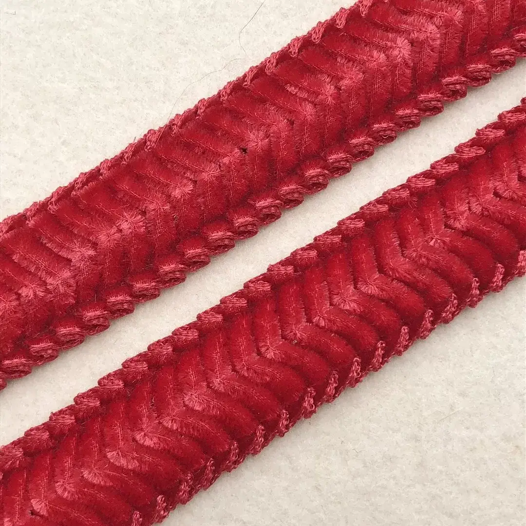 Trachtenborte Rosmarinrüsche in rot – Bild 1 – Chiemgauer Heimatwerk Trachten-Onlineshop Trachtenborte Rosmarinrüsche in rot - Bild 1 - Chiemgauer Heimatwerk Trachten-Onlineshop