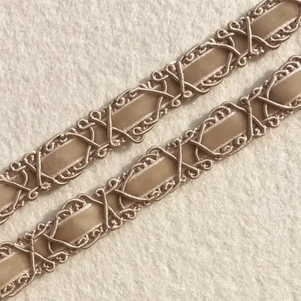 Trachtenborte Samtborte taupe – Bild 1 – Chiemgauer Heimatwerk Trachten-Onlineshop Trachtenborte Samtborte taupe - Bild 1 - Chiemgauer Heimatwerk Trachten-Onlineshop