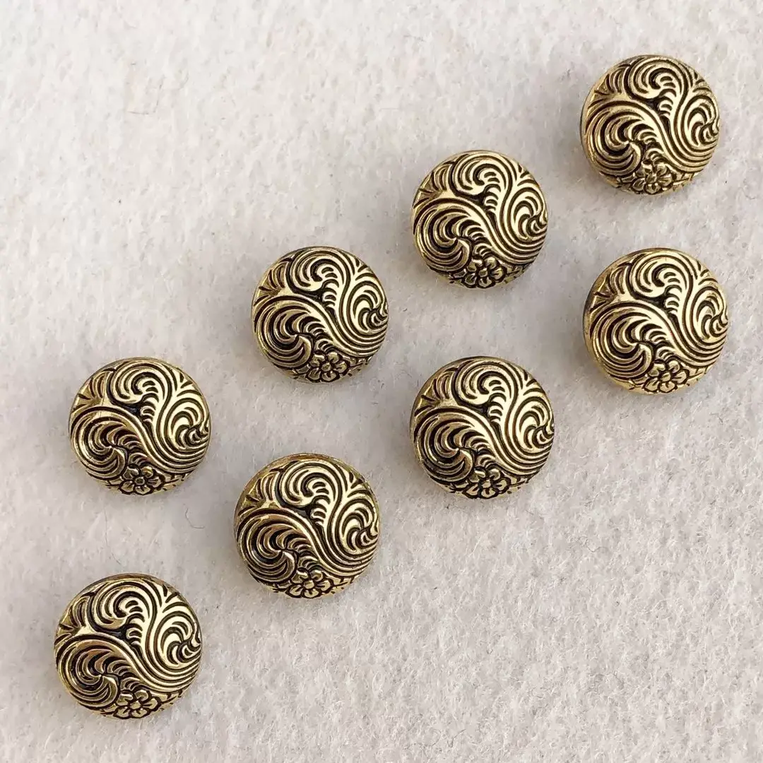 Trachtenknopf aus echtem Glas gold No. 33 – Bild 1 – Chiemgauer Heimatwerk Trachten-Onlineshop Trachtenknopf aus echtem Glas gold No. 33 - Bild 1 - Chiemgauer Heimatwerk Trachten-Onlineshop