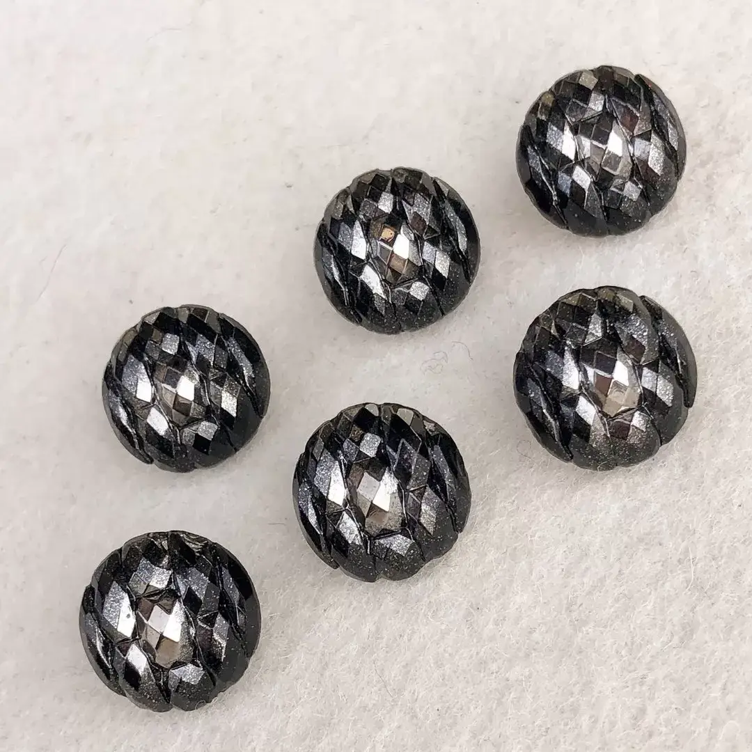 Trachtenknopf aus echtem Glas platin No. 11 – Bild 1 – Chiemgauer Heimatwerk Trachten-Onlineshop Trachtenknopf aus echtem Glas platin No. 11 - Bild 1 - Chiemgauer Heimatwerk Trachten-Onlineshop