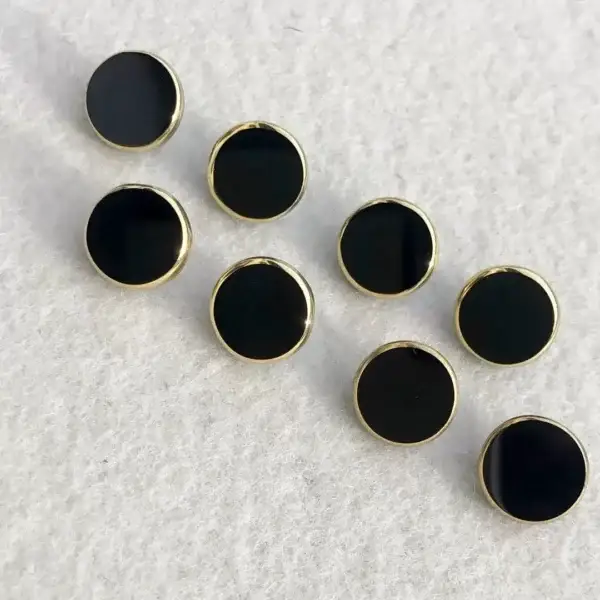 Trachtenknopf aus echtem Glas schwarz-gold No. 6 – Bild 1 – Chiemgauer Heimatwerk Trachten-Onlineshop Trachtenknopf aus echtem Glas schwarz-gold No. 6 - Bild 1 - Chiemgauer Heimatwerk Trachten-Onlineshop