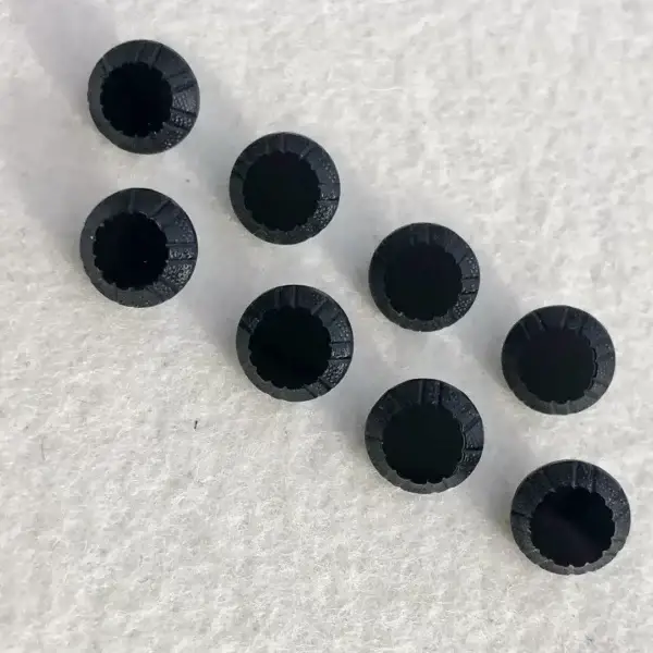 Trachtenknopf aus echtem Glas schwarz No. 14 – Bild 1 – Chiemgauer Heimatwerk Trachten-Onlineshop Trachtenknopf aus echtem Glas schwarz No. 14 - Bild 1 - Chiemgauer Heimatwerk Trachten-Onlineshop