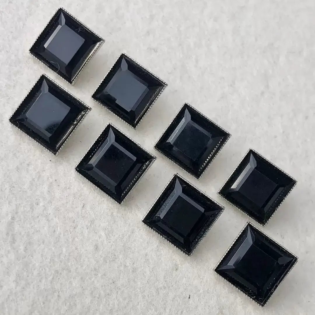 Trachtenknopf aus echtem Glas schwarz No. 17 – Bild 1 – Chiemgauer Heimatwerk Trachten-Onlineshop Trachtenknopf aus echtem Glas schwarz No. 17 - Bild 1 - Chiemgauer Heimatwerk Trachten-Onlineshop