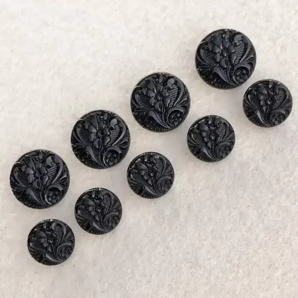 Trachtenknopf aus echtem Glas schwarz No. 26 (Kopie) – Bild 6 – Chiemgauer Heimatwerk Trachten-Onlineshop Trachtenknopf aus echtem Glas schwarz No. 26 (Kopie) - Bild 6 - Chiemgauer Heimatwerk Trachten-Onlineshop