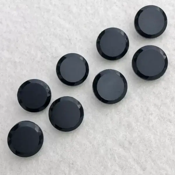 Trachtenknopf aus echtem Glas schwarz No. 28 – Bild 1 – Chiemgauer Heimatwerk Trachten-Onlineshop Trachtenknopf aus echtem Glas schwarz No. 28 - Bild 1 - Chiemgauer Heimatwerk Trachten-Onlineshop