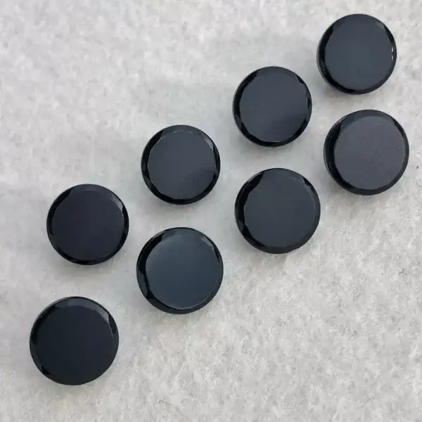 Trachtenknopf aus echtem Glas schwarz No. 29 – Bild 1 – Chiemgauer Heimatwerk Trachten-Onlineshop Trachtenknopf aus echtem Glas schwarz No. 29 - Bild 1 - Chiemgauer Heimatwerk Trachten-Onlineshop