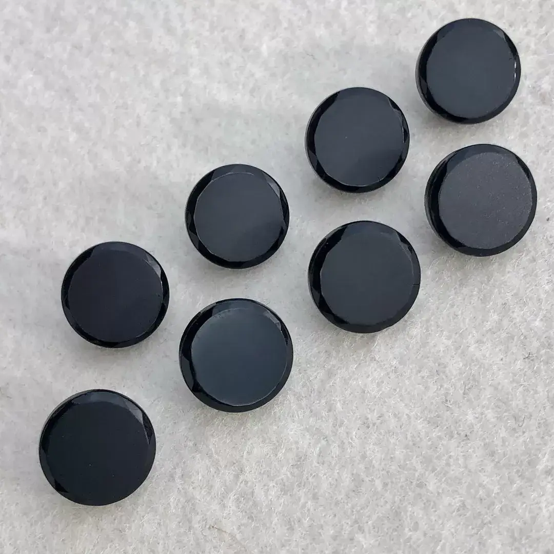 Trachtenknopf aus echtem Glas schwarz No. 29 – Bild 1 – Chiemgauer Heimatwerk Trachten-Onlineshop Trachtenknopf aus echtem Glas schwarz No. 29 - Bild 1 - Chiemgauer Heimatwerk Trachten-Onlineshop