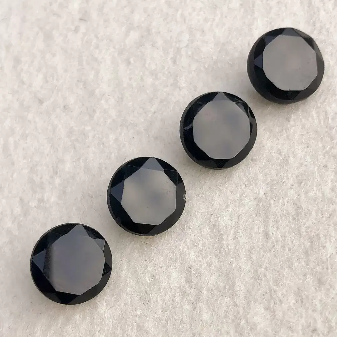 Trachtenknopf aus echtem Glas schwarz No. 30 – Bild 1 – Chiemgauer Heimatwerk Trachten-Onlineshop Trachtenknopf aus echtem Glas schwarz No. 30 - Bild 1 - Chiemgauer Heimatwerk Trachten-Onlineshop