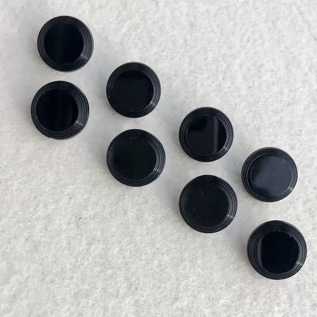 Trachtenknopf aus echtem Glas schwarz No. 34 – Bild 1 – Chiemgauer Heimatwerk Trachten-Onlineshop Trachtenknopf aus echtem Glas schwarz No. 34 - Bild 1 - Chiemgauer Heimatwerk Trachten-Onlineshop