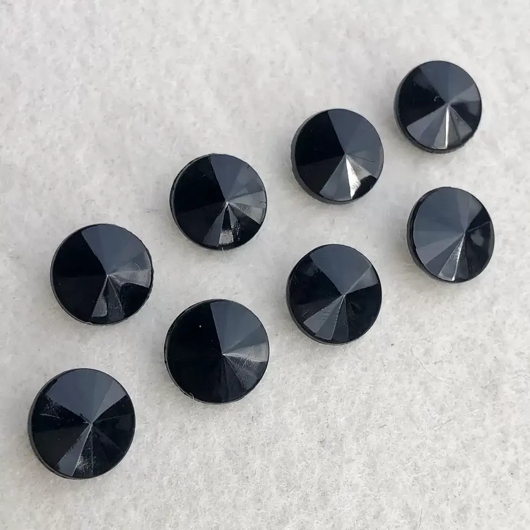 Trachtenknopf aus echtem Glas schwarz No. 48 – Bild 1 – Chiemgauer Heimatwerk Trachten-Onlineshop Trachtenknopf aus echtem Glas schwarz No. 48 - Bild 1 - Chiemgauer Heimatwerk Trachten-Onlineshop