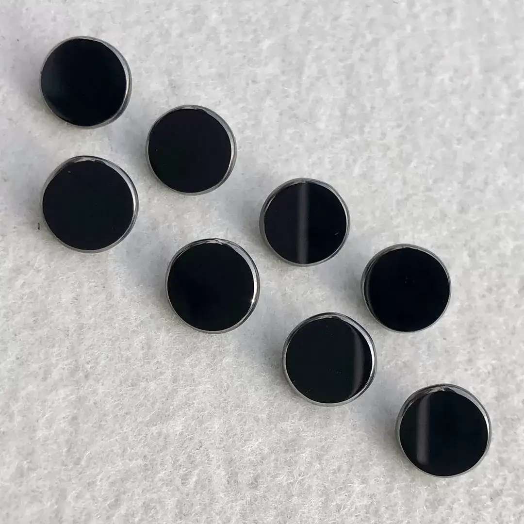 Trachtenknopf aus echtem Glas schwarz-platin No. 9 – Bild 1 – Chiemgauer Heimatwerk Trachten-Onlineshop Trachtenknopf aus echtem Glas schwarz-platin No. 9 - Bild 1 - Chiemgauer Heimatwerk Trachten-Onlineshop