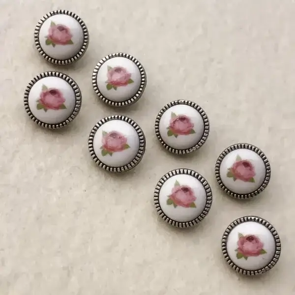 Trachtenknopf aus Porzellan Rose rosa No. 4 – Bild 1 – Chiemgauer Heimatwerk Trachten-Onlineshop Trachtenknopf aus Porzellan Rose rosa No. 4 - Bild 1 - Chiemgauer Heimatwerk Trachten-Onlineshop