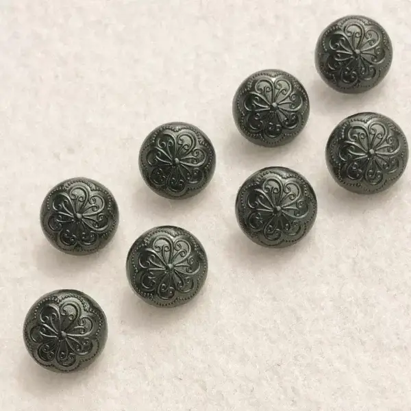 Trachtenknopf mit Blütenmotiv in oliv – Bild 1 – Chiemgauer Heimatwerk Trachten-Onlineshop Trachtenknopf mit Blütenmotiv in oliv - Bild 1 - Chiemgauer Heimatwerk Trachten-Onlineshop