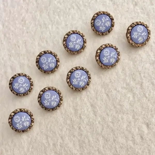 Trachtenknopf mit Blumen blau No. 1 - Bild 1 - Chiemgauer Heimatwerk Trachten-Onlineshop
