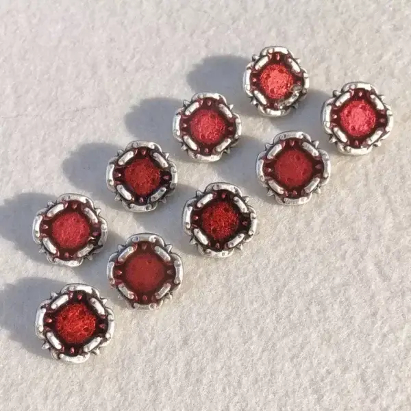 Trachtenknopf mit Emaille in rot No. 25 – Bild 1 – Chiemgauer Heimatwerk Trachten-Onlineshop Trachtenknopf mit Emaille in rot No. 25 - Bild 1 - Chiemgauer Heimatwerk Trachten-Onlineshop