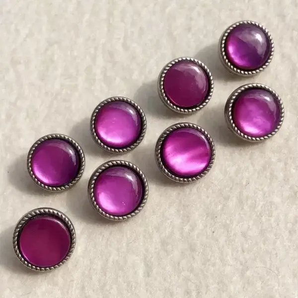 Trachtenknopf Perlmuttknopf in fuchsia No. 2 – Bild 1 – Chiemgauer Heimatwerk Trachten-Onlineshop Trachtenknopf Perlmuttknopf in fuchsia No. 2 - Bild 1 - Chiemgauer Heimatwerk Trachten-Onlineshop