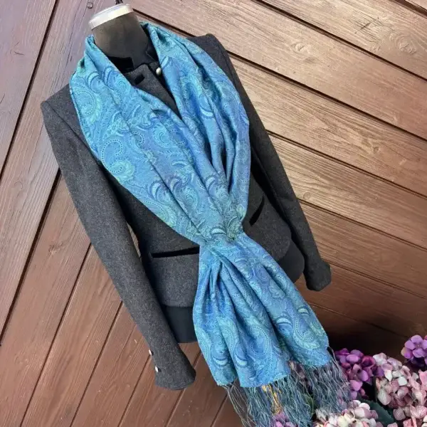Trachtenschal mit Fransen blau-grün – Bild 1 – Chiemgauer Heimatwerk Trachten-Onlineshop Trachtenschal mit Fransen blau-grün - Bild 1 - Chiemgauer Heimatwerk Trachten-Onlineshop