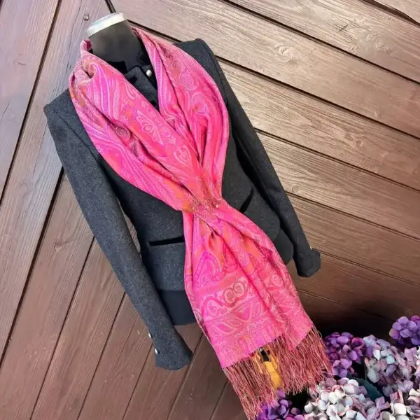 Trachtenschal mit Fransen pink No. 1 – Bild 1 – Chiemgauer Heimatwerk Trachten-Onlineshop Trachtenschal mit Fransen pink No. 1 - Bild 1 - Chiemgauer Heimatwerk Trachten-Onlineshop
