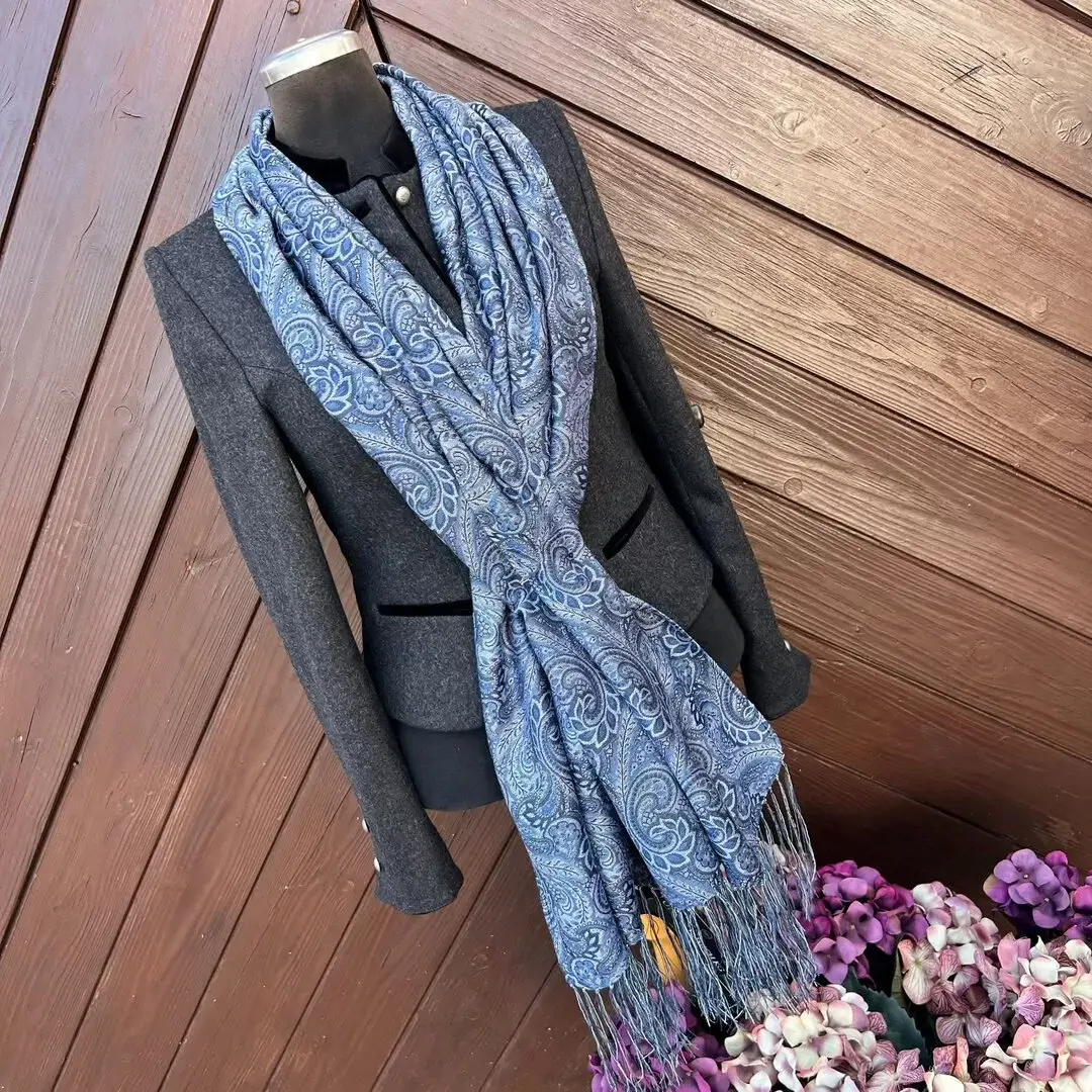 Trachtenschal mit Fransen rauchblau – Bild 1 – Chiemgauer Heimatwerk Trachten-Onlineshop Trachtenschal mit Fransen rauchblau - Bild 1 - Chiemgauer Heimatwerk Trachten-Onlineshop