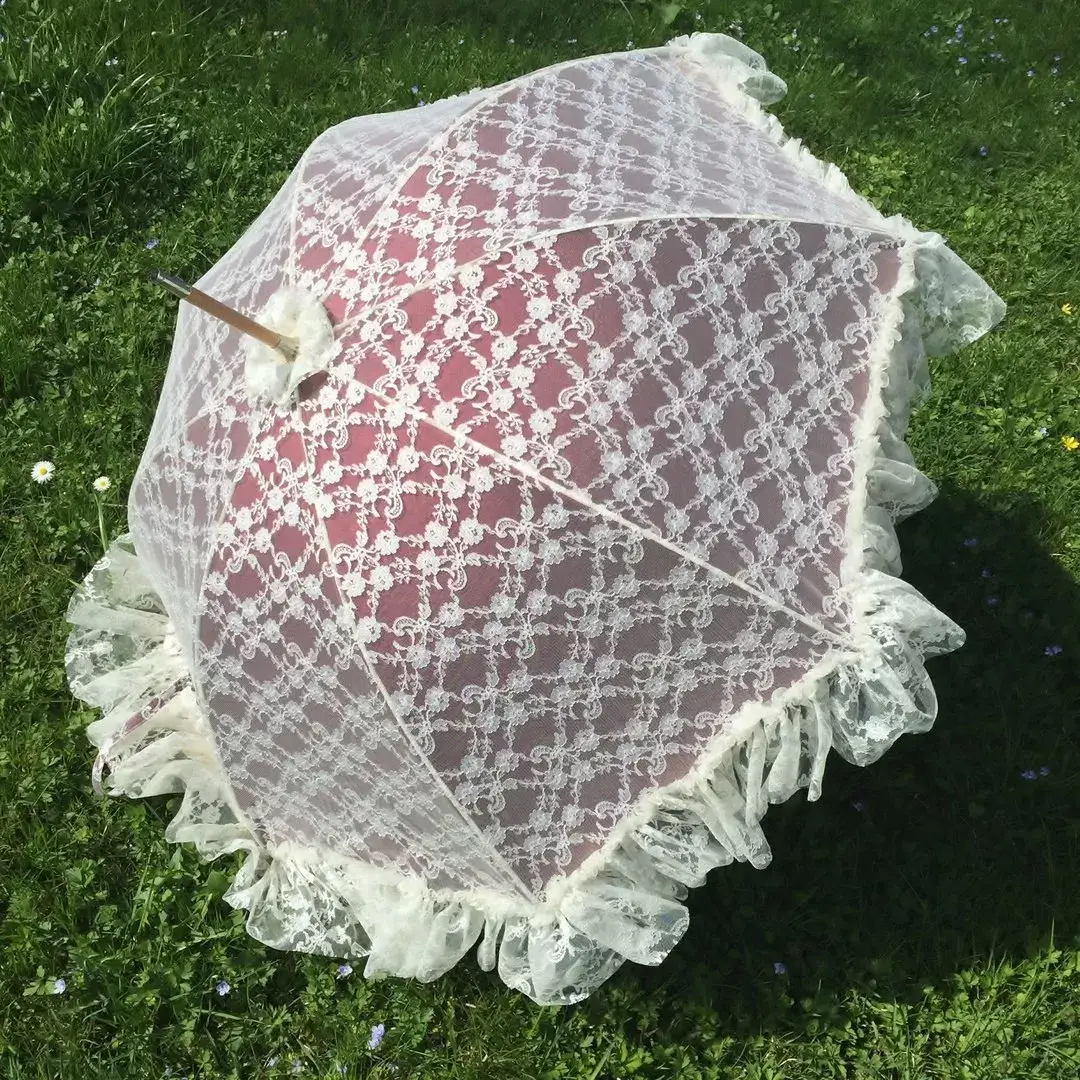 Trachtenschirm aus Spitze in creme – Bild 1 – Chiemgauer Heimatwerk Trachten-Onlineshop Trachtenschirm aus Spitze in creme - Bild 1 - Chiemgauer Heimatwerk Trachten-Onlineshop
