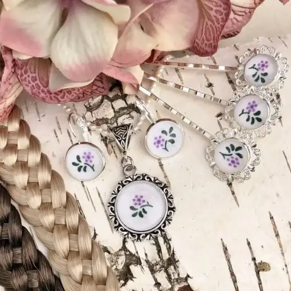 Trachtenschmuck-Set für Damen mit Blumen No. 4 – Bild 1 – Chiemgauer Heimatwerk Trachten-Onlineshop Trachtenschmuck-Set für Damen mit Blumen No. 4 - Bild 1 - Chiemgauer Heimatwerk Trachten-Onlineshop