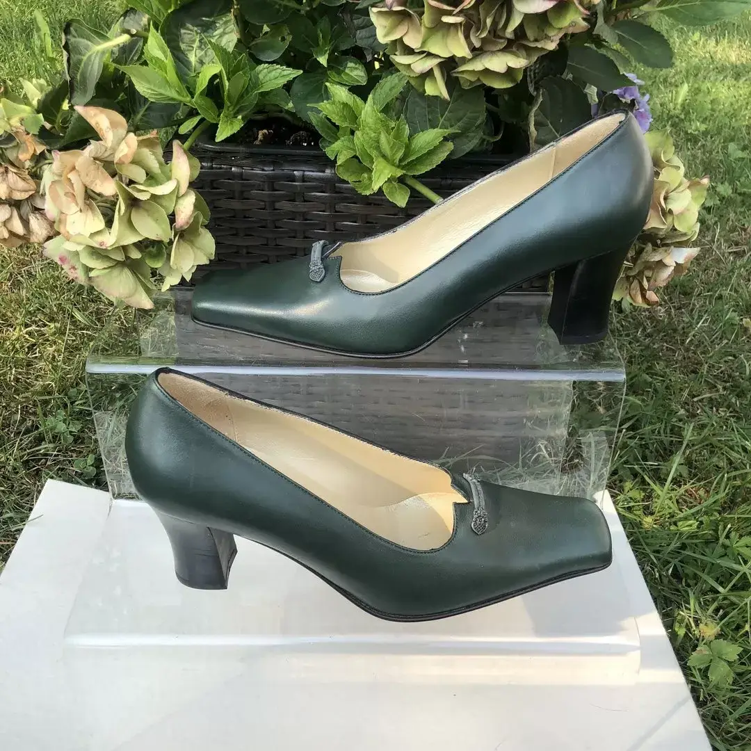 Trachtenschuhe Damen mit kleiner Spange in grün – Bild 1 – Chiemgauer Heimatwerk Trachten-Onlineshop Trachtenschuhe Damen mit kleiner Spange in grün - Bild 1 - Chiemgauer Heimatwerk Trachten-Onlineshop