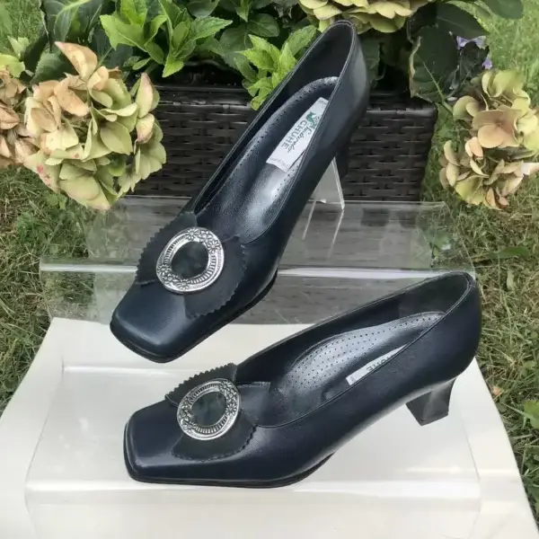 Trachtenschuhe Damen mit Schleife in blau – Bild 1 – Chiemgauer Heimatwerk Trachten-Onlineshop Trachtenschuhe Damen mit Schleife in blau - Bild 1 - Chiemgauer Heimatwerk Trachten-Onlineshop