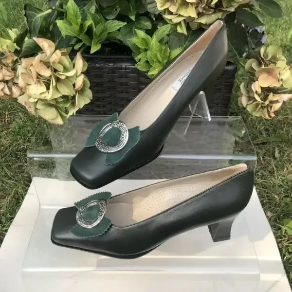 Trachtenschuhe Damen mit Schleife in grün – Bild 1 – Chiemgauer Heimatwerk Trachten-Onlineshop Trachtenschuhe Damen mit Schleife in grün - Bild 1 - Chiemgauer Heimatwerk Trachten-Onlineshop