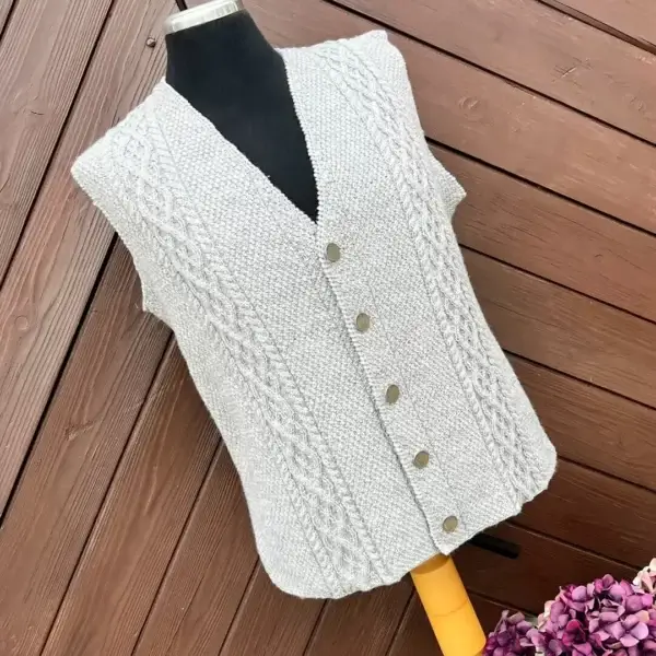 Trachtenstrickweste Herren in grau – Bild 1 – Chiemgauer Heimatwerk Trachten-Onlineshop Trachtenstrickweste Herren in grau - Bild 1 - Chiemgauer Heimatwerk Trachten-Onlineshop