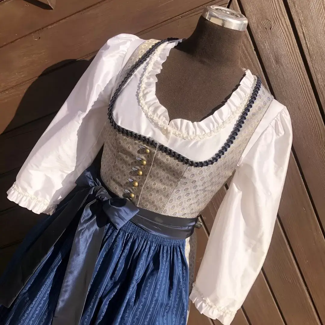 Waldorff Dirndlbluse aus Seide in elfenbein No. 5 – Bild 1 – Chiemgauer Heimatwerk Trachten-Onlineshop Waldorff Dirndlbluse aus Seide in elfenbein No. 5 - Bild 1 - Chiemgauer Heimatwerk Trachten-Onlineshop