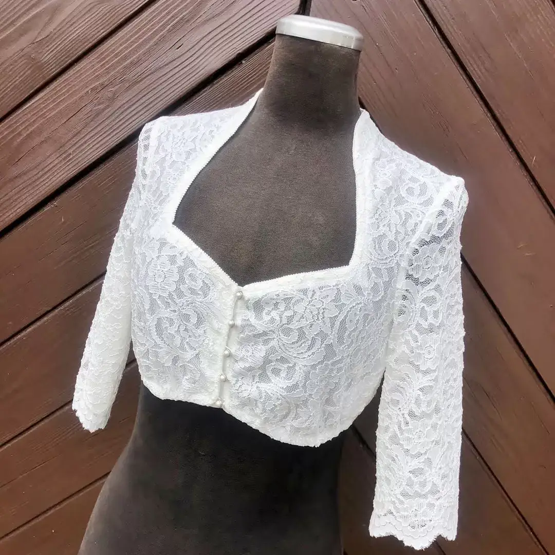 Waldorff Dirndlbluse creme mit Schneewittchenkragen No. 1 – Bild 1 – Chiemgauer Heimatwerk Trachten-Onlineshop Waldorff Dirndlbluse creme mit Schneewittchenkragen No. 1 - Bild 1 - Chiemgauer Heimatwerk Trachten-Onlineshop