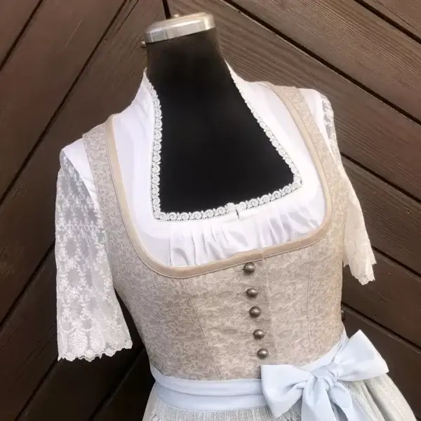 Waldorff Dirndlbluse creme mit Spitzenärmeln No. 2 – Bild 1 – Chiemgauer Heimatwerk Trachten-Onlineshop Waldorff Dirndlbluse creme mit Spitzenärmeln No. 2 - Bild 1 - Chiemgauer Heimatwerk Trachten-Onlineshop