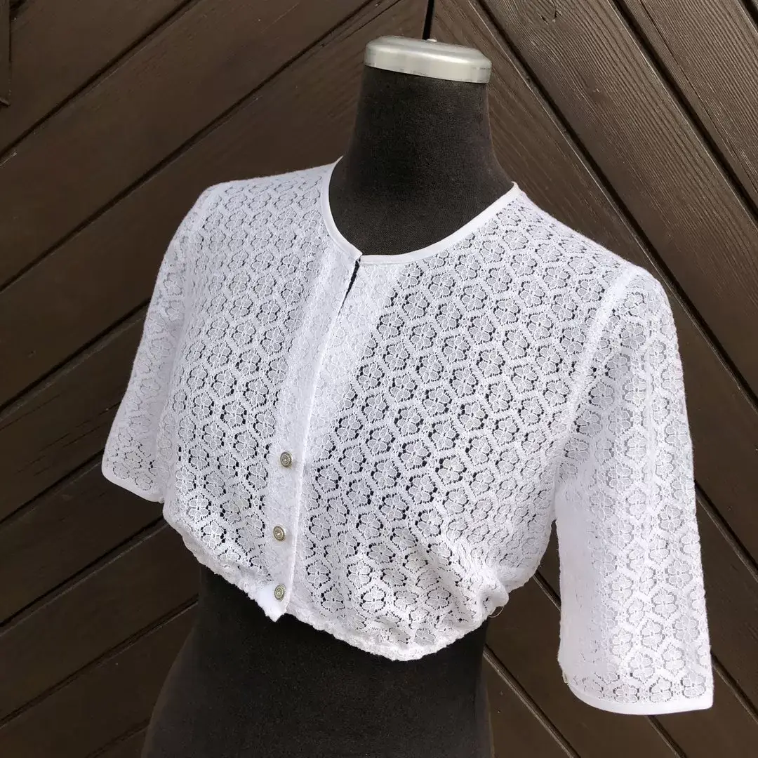 Waldorff Dirndlbluse hochgeschlossen mit kurzarm – Bild 1 – Chiemgauer Heimatwerk Trachten-Onlineshop Waldorff Dirndlbluse hochgeschlossen mit kurzarm - Bild 1 - Chiemgauer Heimatwerk Trachten-Onlineshop