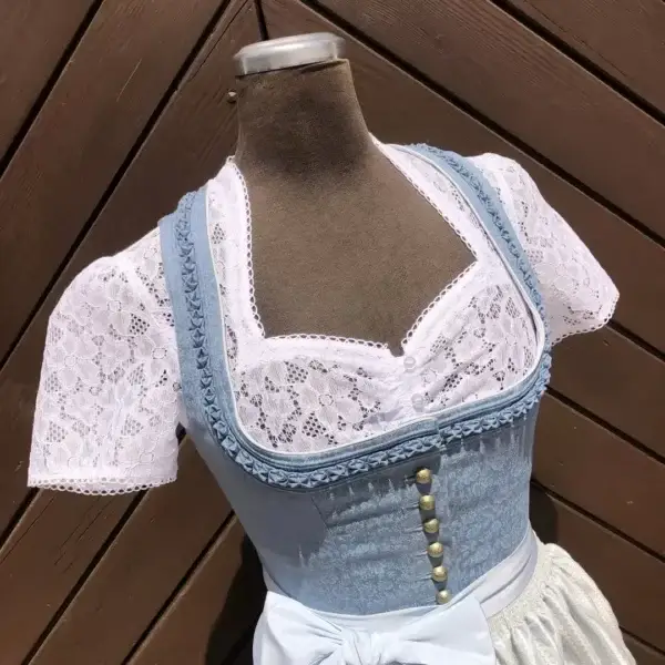 Waldorff Dirndlbluse kurzarm mit Herzausschnitt No. 3 – Bild 1 – Chiemgauer Heimatwerk Trachten-Onlineshop Waldorff Dirndlbluse kurzarm mit Herzausschnitt No. 3 - Bild 1 - Chiemgauer Heimatwerk Trachten-Onlineshop