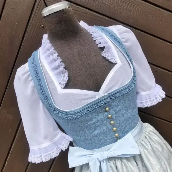 Waldorff Dirndlbluse kurzarm mit Herzausschnitt No. 7 – Bild 1 – Chiemgauer Heimatwerk Trachten-Onlineshop Waldorff Dirndlbluse kurzarm mit Herzausschnitt No. 7 - Bild 1 - Chiemgauer Heimatwerk Trachten-Onlineshop