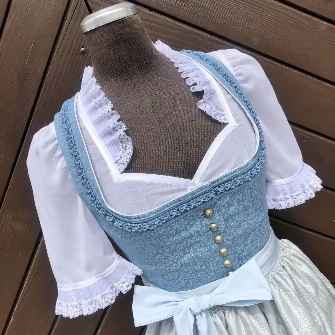 Waldorff Dirndlbluse kurzarm mit Herzausschnitt No. 7 – Bild 1 – Chiemgauer Heimatwerk Trachten-Onlineshop Waldorff Dirndlbluse kurzarm mit Herzausschnitt No. 7 - Bild 1 - Chiemgauer Heimatwerk Trachten-Onlineshop